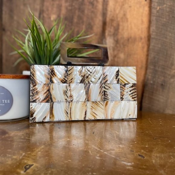 Shell Clutch - Rare Statement Piece - Picture 2 of 11